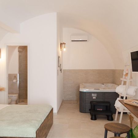 Aca Suite Luxury With Jacuzzi Adelfia Eksteriør bilde