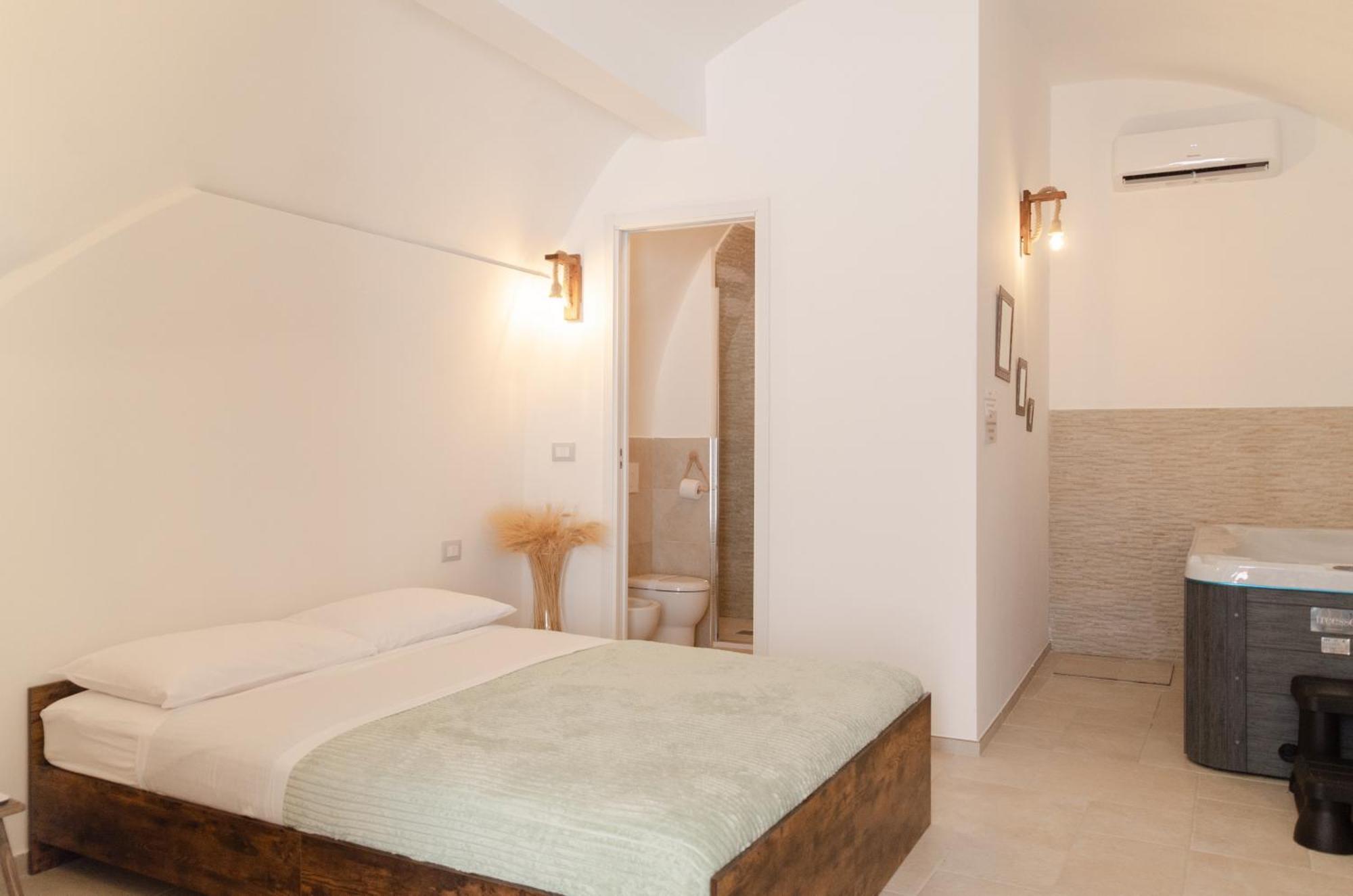 Aca Suite Luxury With Jacuzzi Adelfia Eksteriør bilde