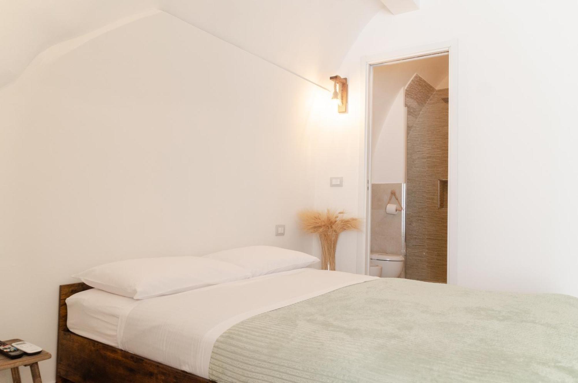 Aca Suite Luxury With Jacuzzi Adelfia Eksteriør bilde