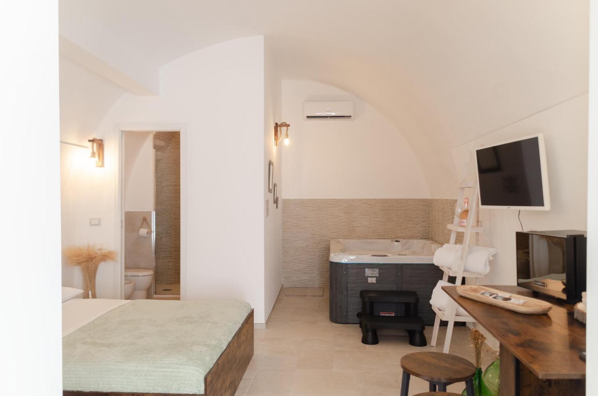 Aca Suite Luxury With Jacuzzi Adelfia Eksteriør bilde